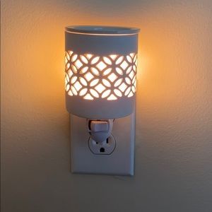 Plug-in wax warmer
